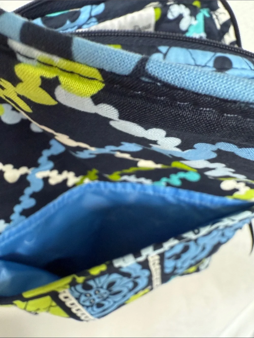 Vera Bradley : Where’s Mickey Quilted Floral Backpack in Navy, Blue & Green